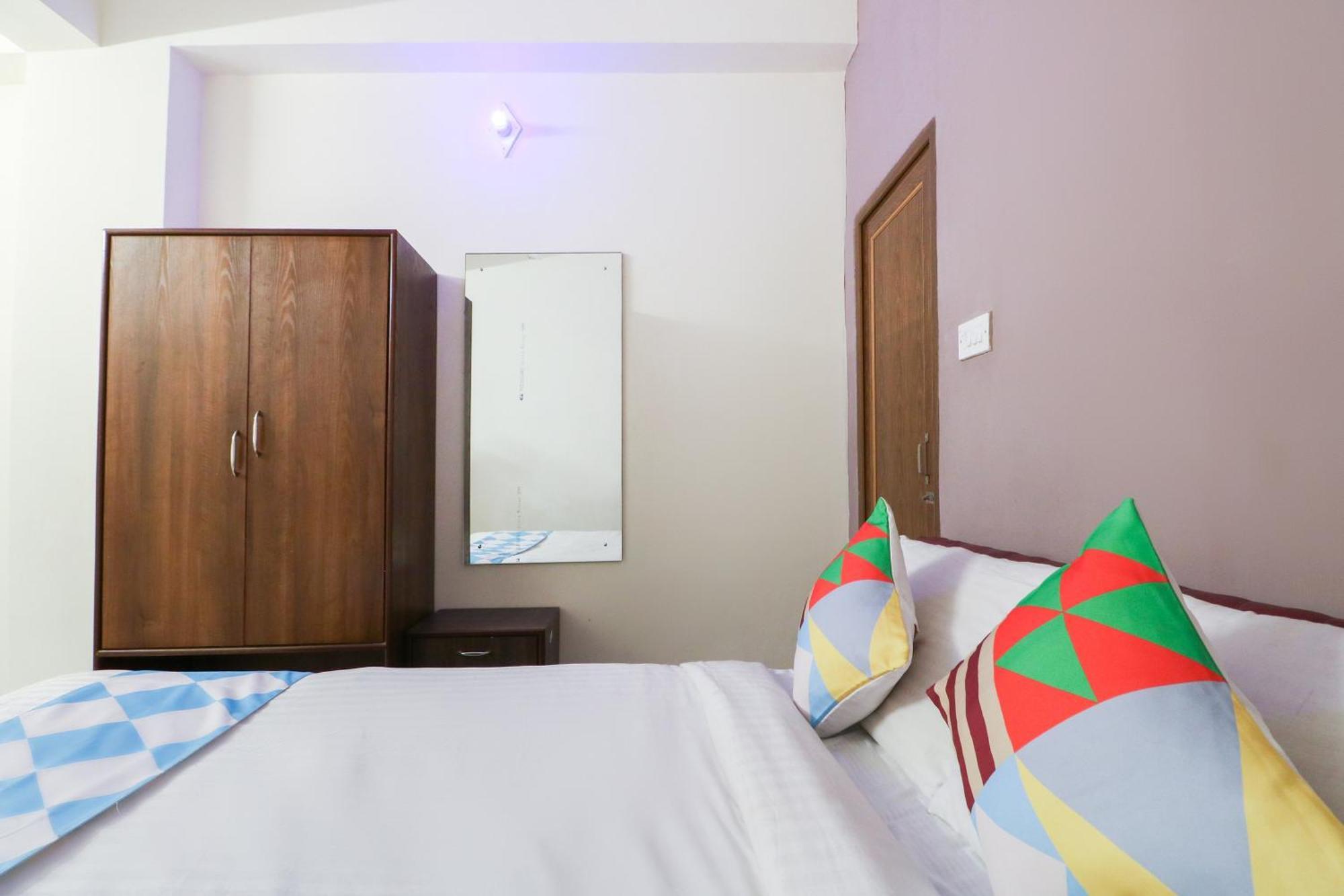 Hotel O Adri Hotels Near Dum Dum Metro Station エクステリア 写真