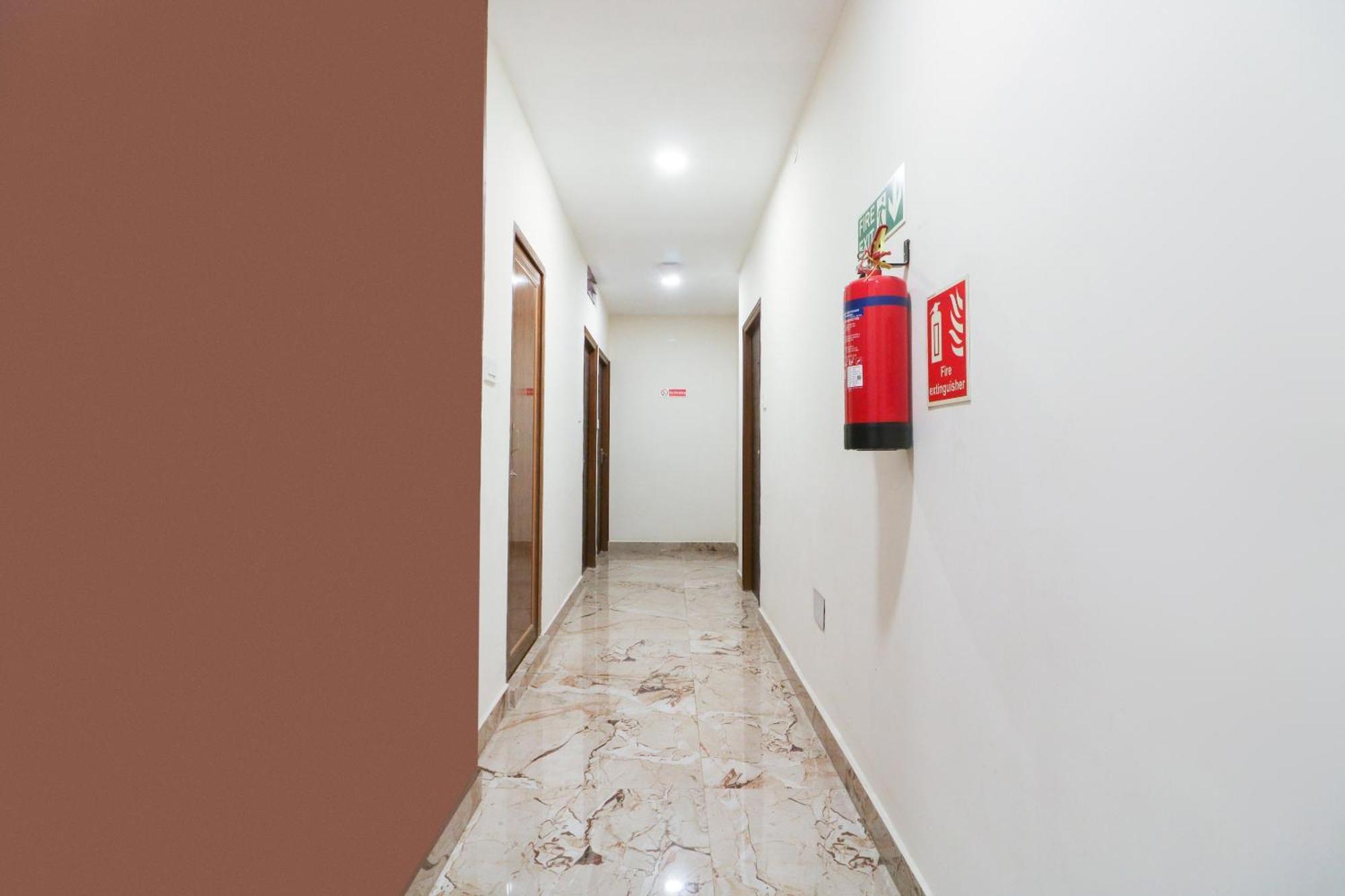 Hotel O Adri Hotels Near Dum Dum Metro Station エクステリア 写真
