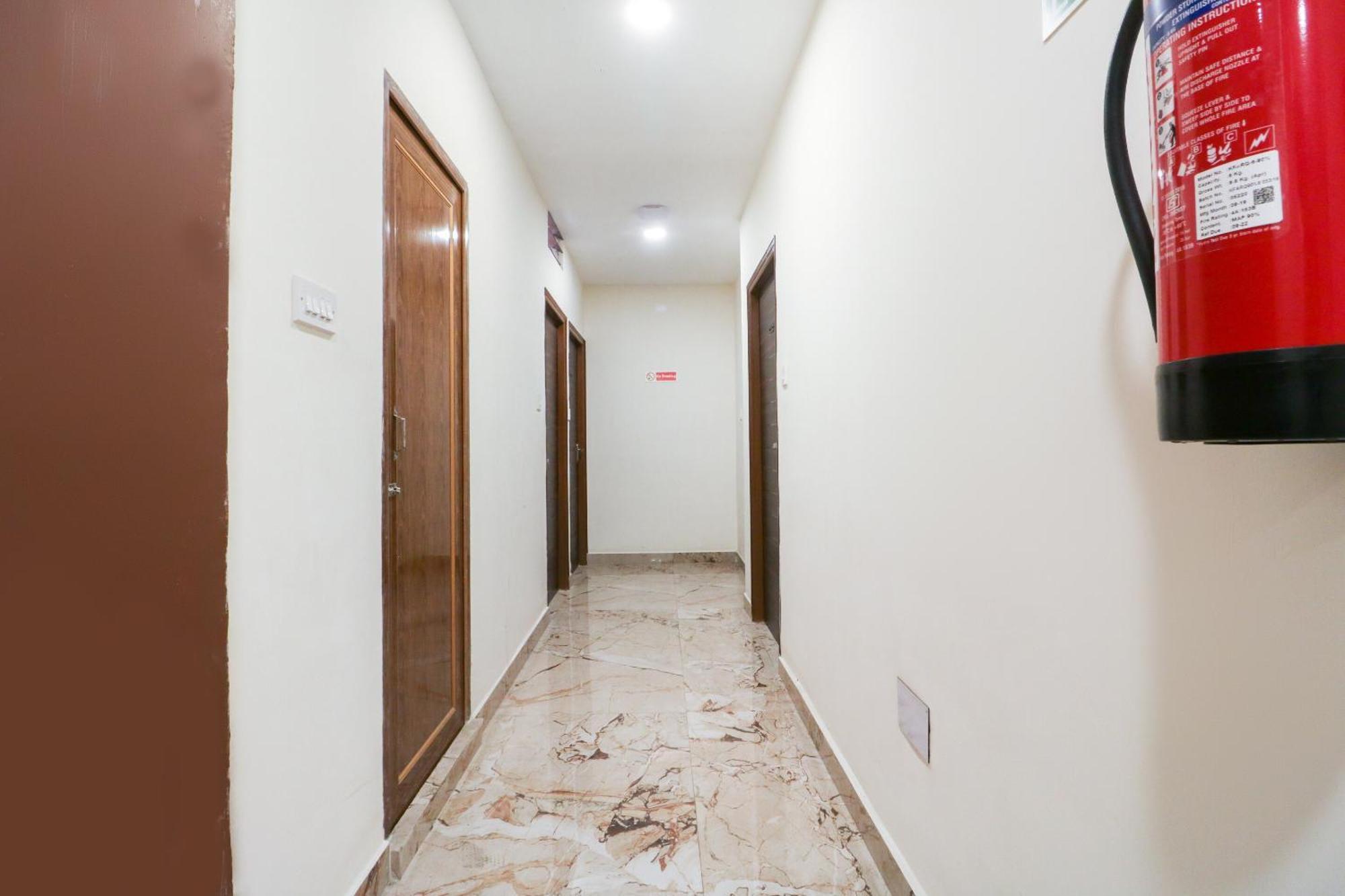 Hotel O Adri Hotels Near Dum Dum Metro Station エクステリア 写真